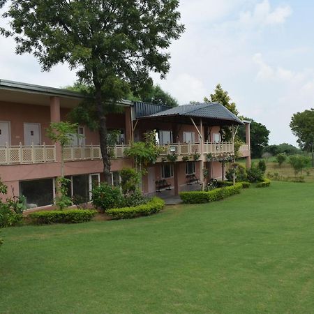 グルガウン Aravali Hill View Estateヴィラ エクステリア 写真