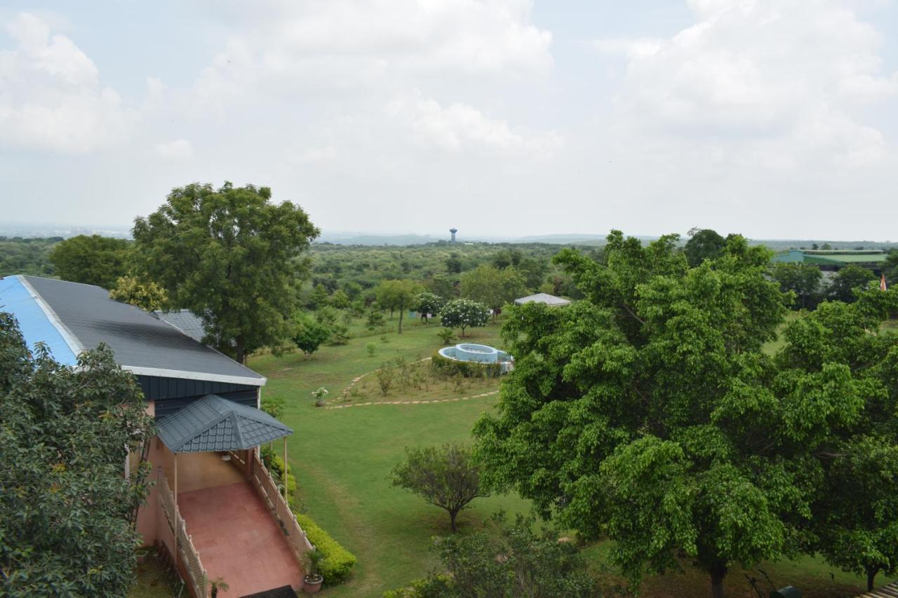 グルガウン Aravali Hill View Estateヴィラ エクステリア 写真