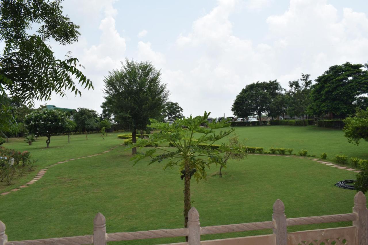 グルガウン Aravali Hill View Estateヴィラ エクステリア 写真