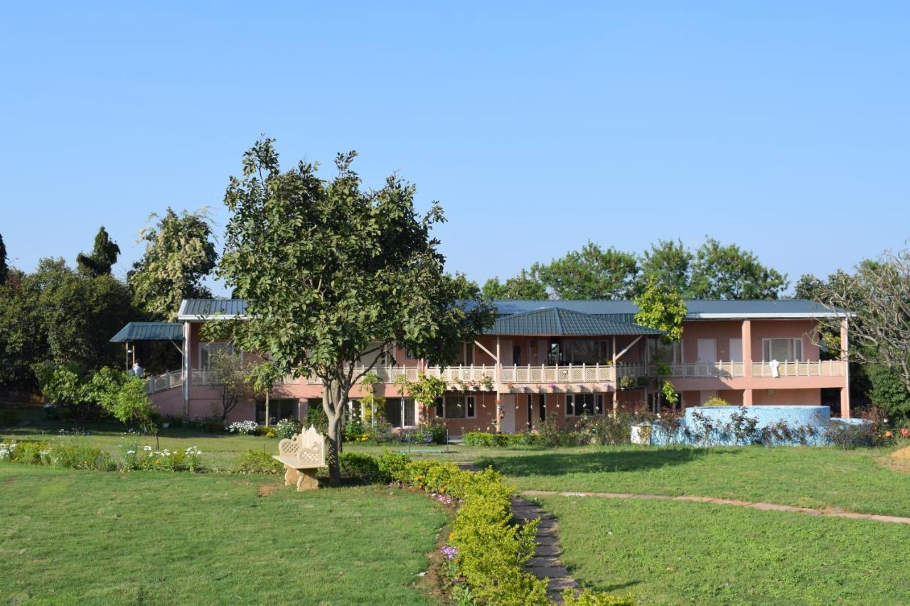 グルガウン Aravali Hill View Estateヴィラ エクステリア 写真