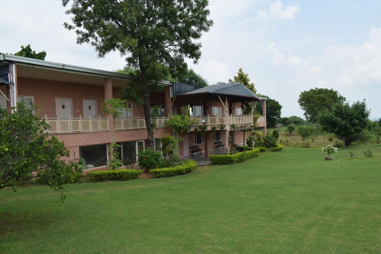 グルガウン Aravali Hill View Estateヴィラ エクステリア 写真