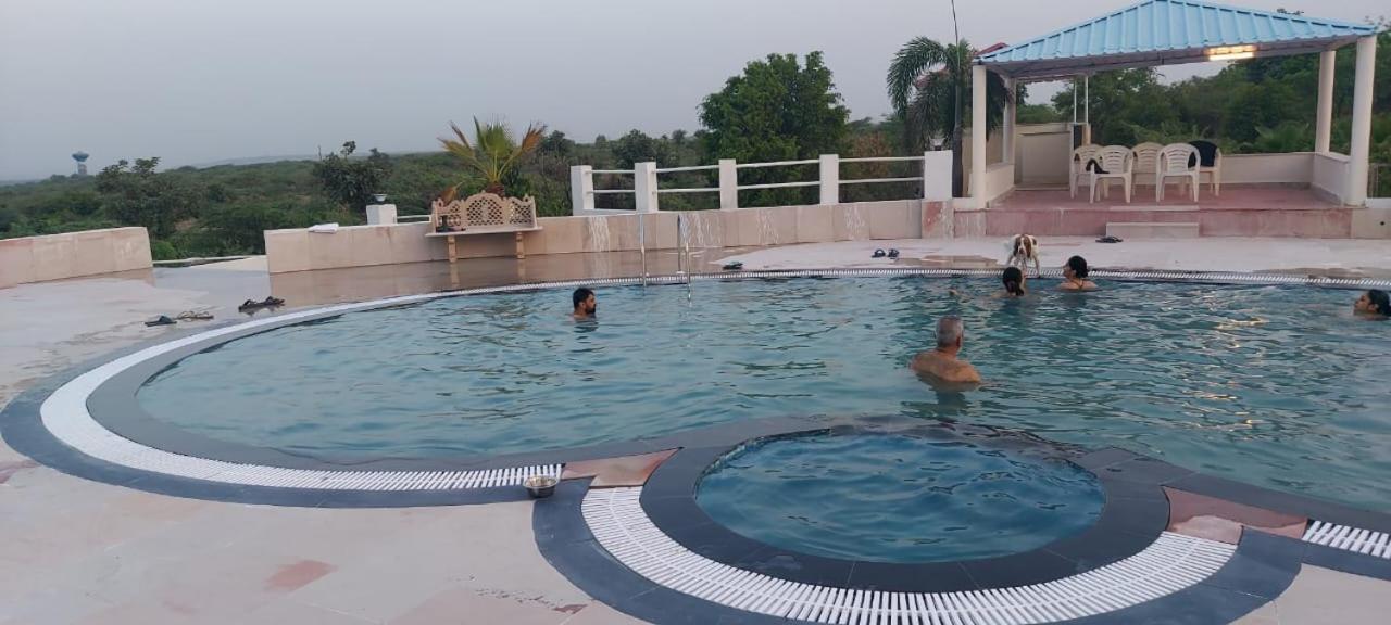 グルガウン Aravali Hill View Estateヴィラ エクステリア 写真