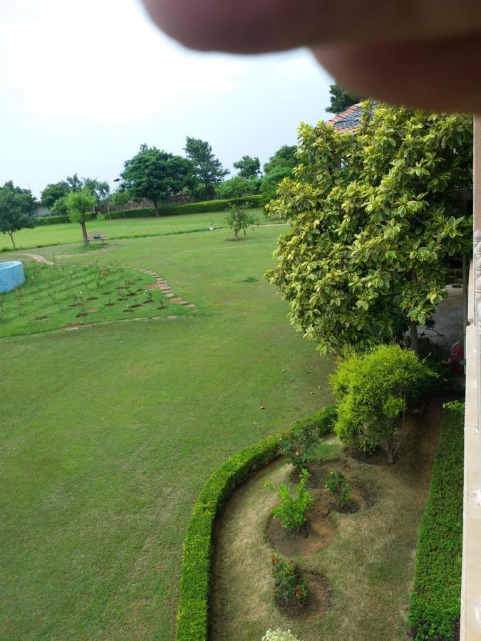 グルガウン Aravali Hill View Estateヴィラ エクステリア 写真